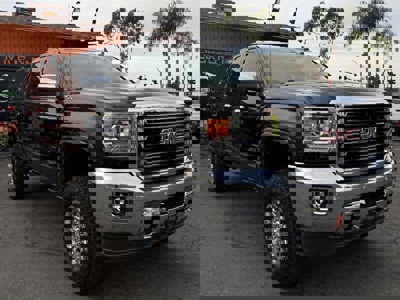 Used 2017 GMC Sierra 2500 SLT w/ Driver Alert Package image 21