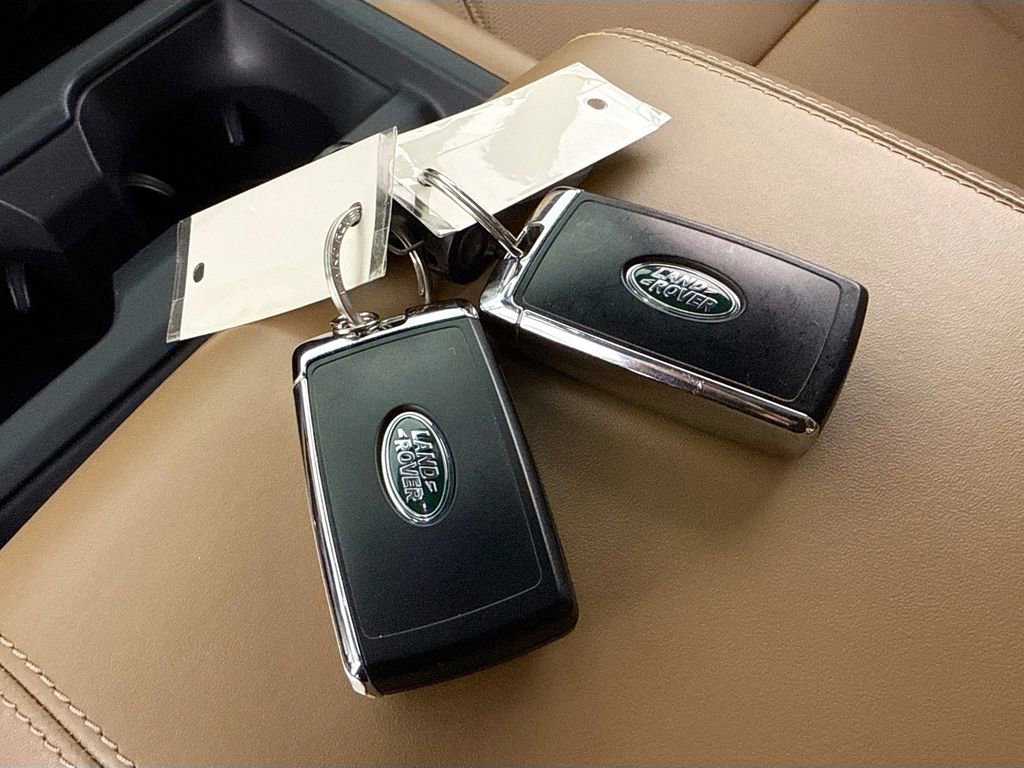 Used 2025 Land Rover Defender 110 S image 17