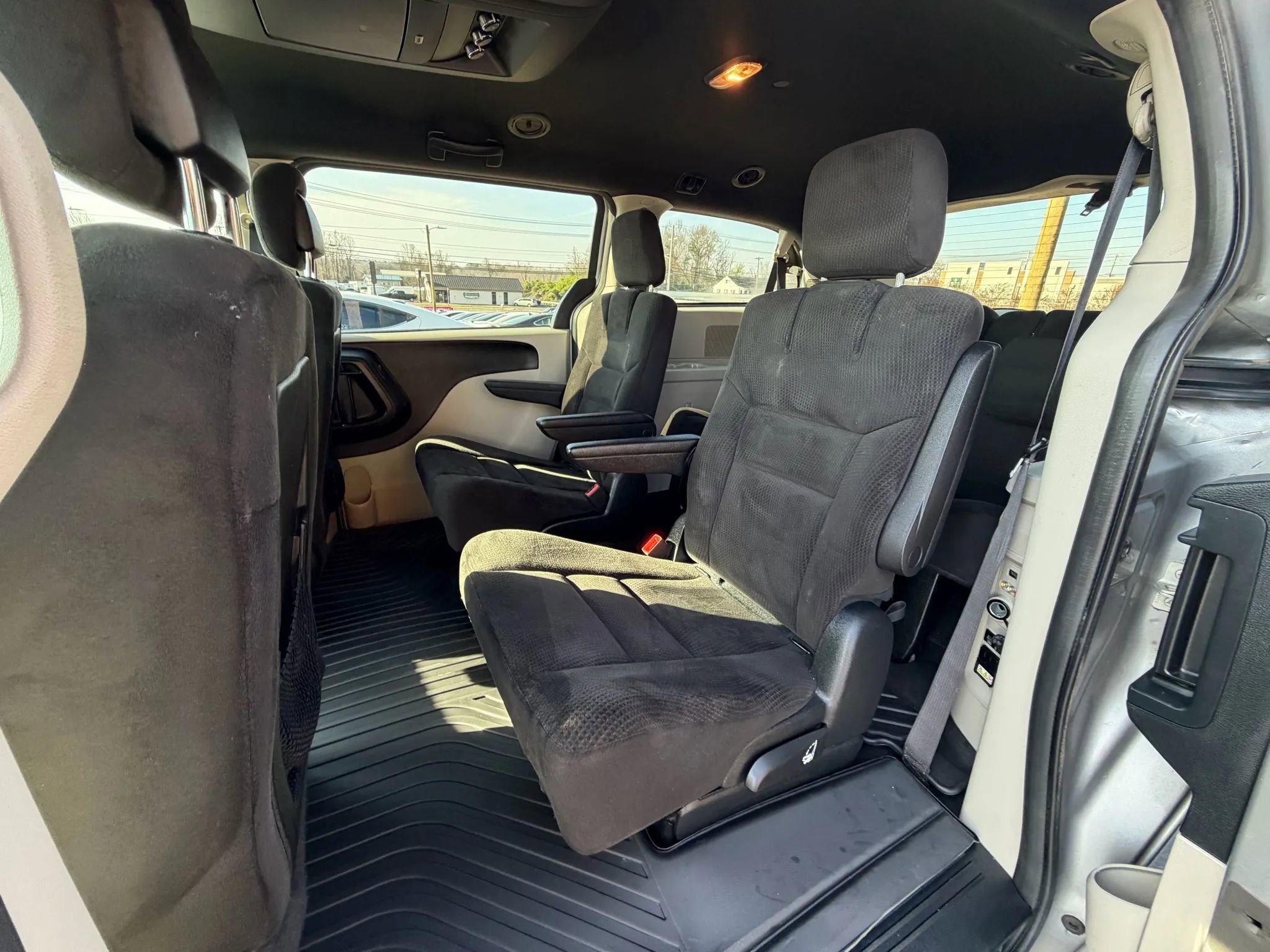 Used 2016 Dodge Grand Caravan SE image 12