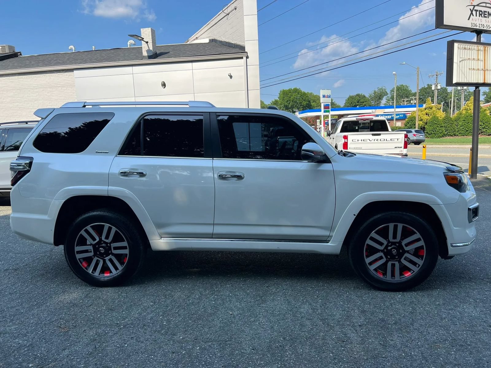 Used 2023 Toyota 4Runner Limited AWD/4WD image 3