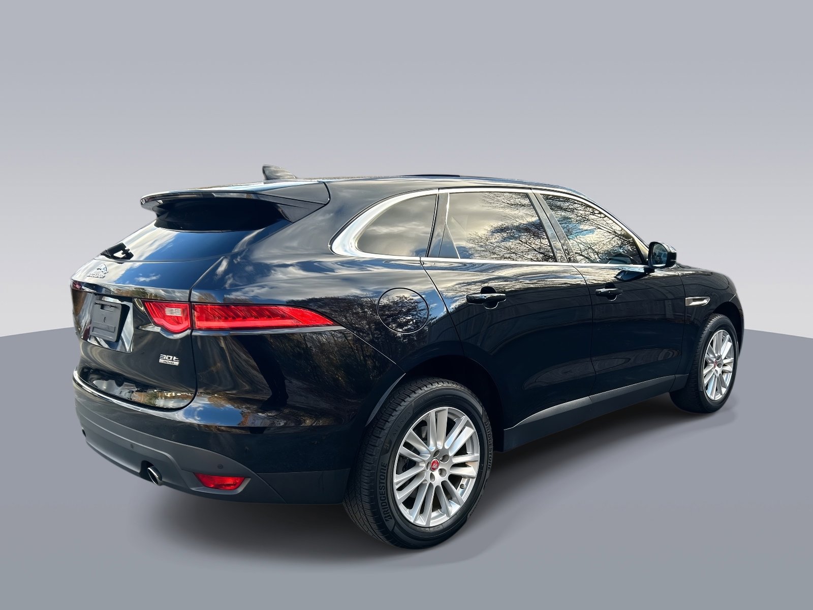 Used 2020 Jaguar F-PACE Prestige image 3