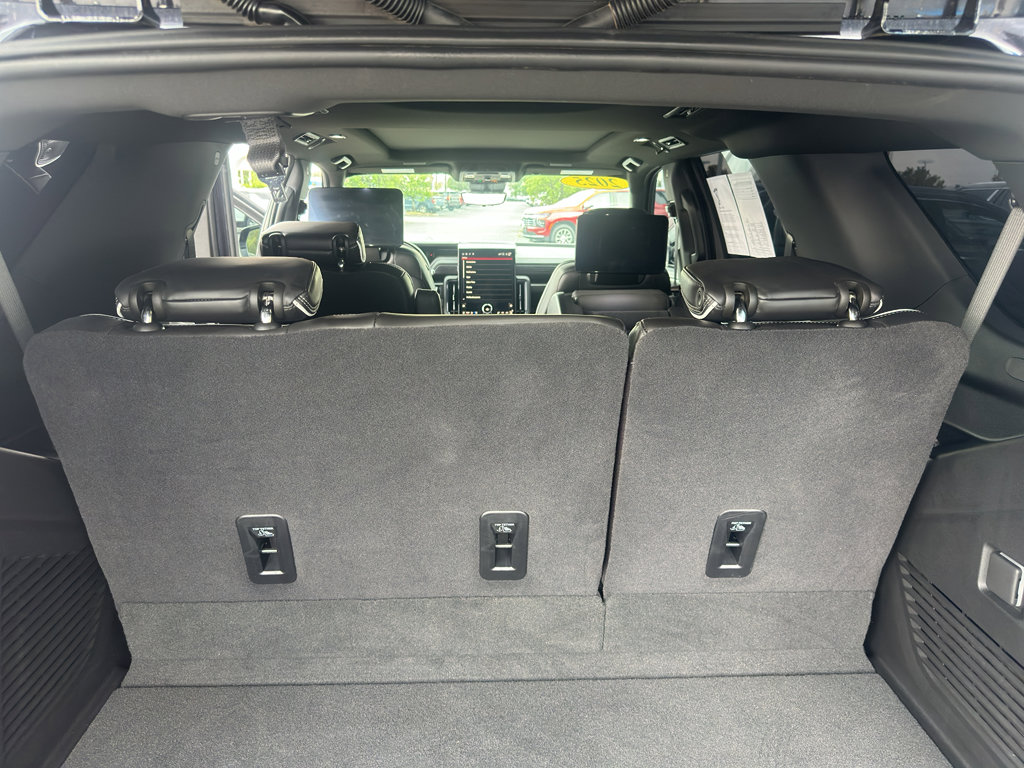 Used 2025 GMC Yukon AT4 Ultimate image 17