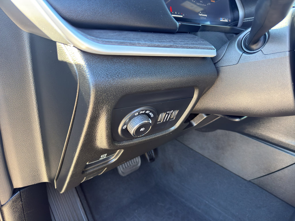 Used 2024 Jeep Grand Cherokee Limited w/ Black Appearance Package image 14