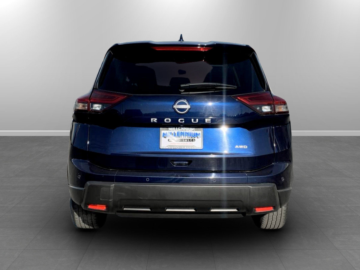 Used 2025 Nissan Rogue SV AWD/4WD image 6
