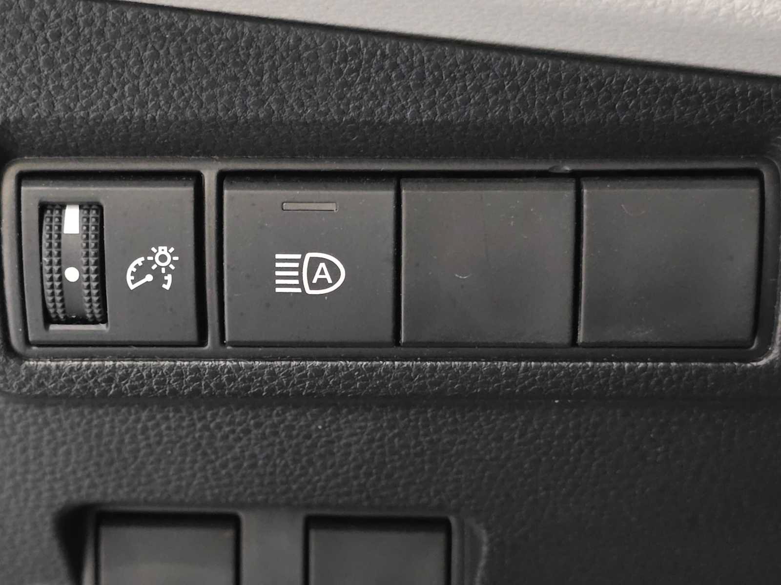 Certified 2025 Toyota Corolla Cross L AWD/4WD image 18