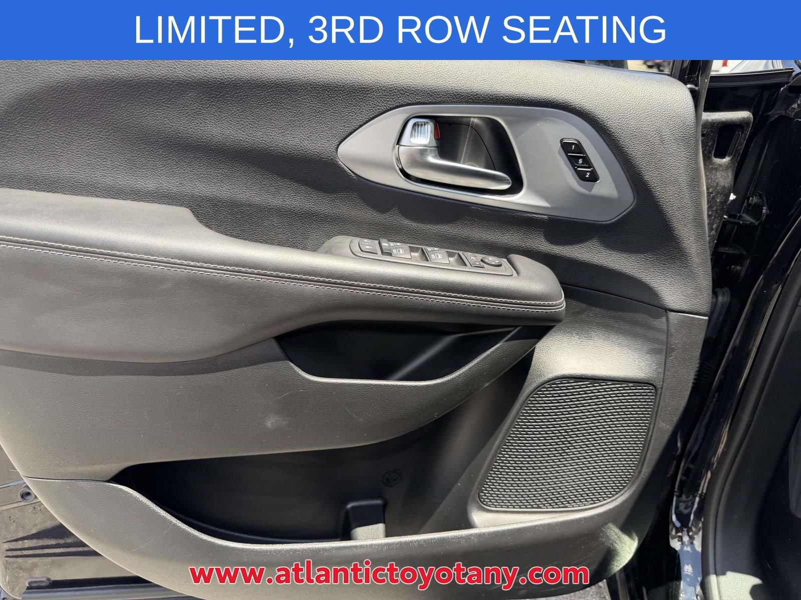 Used 2025 Chrysler Pacifica Limited FWD image 27