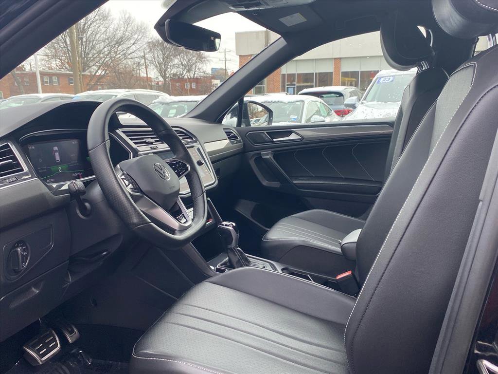 Certified 2022 Volkswagen Tiguan SE R-Line image 13