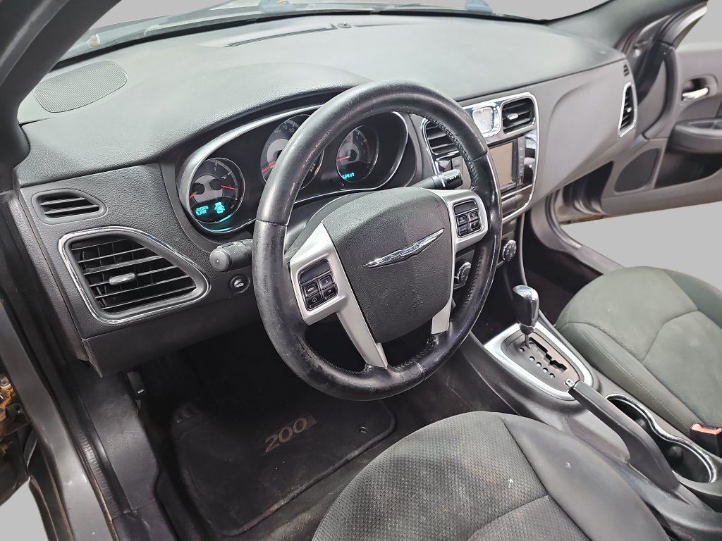 Used 2011 Chrysler 200 Touring FWD image 19