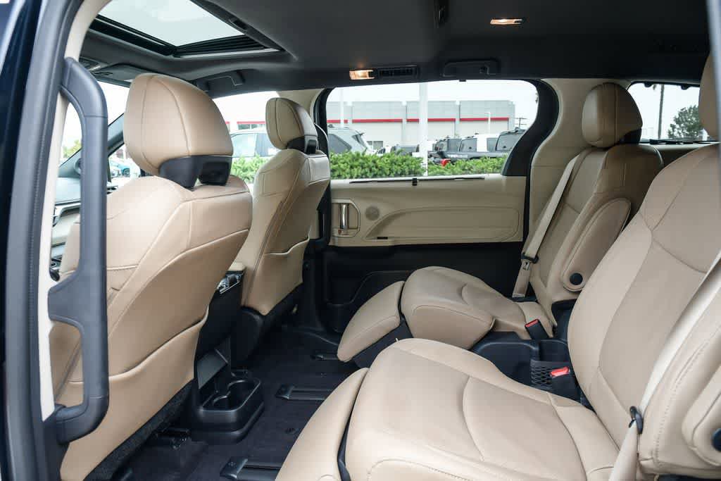 Used 2023 Toyota Sienna Limited FWD image 20