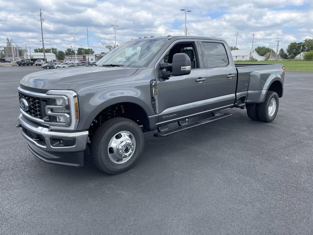 New 2026 Ford F350 4x4 Crew Cab DRW Super Duty image 1