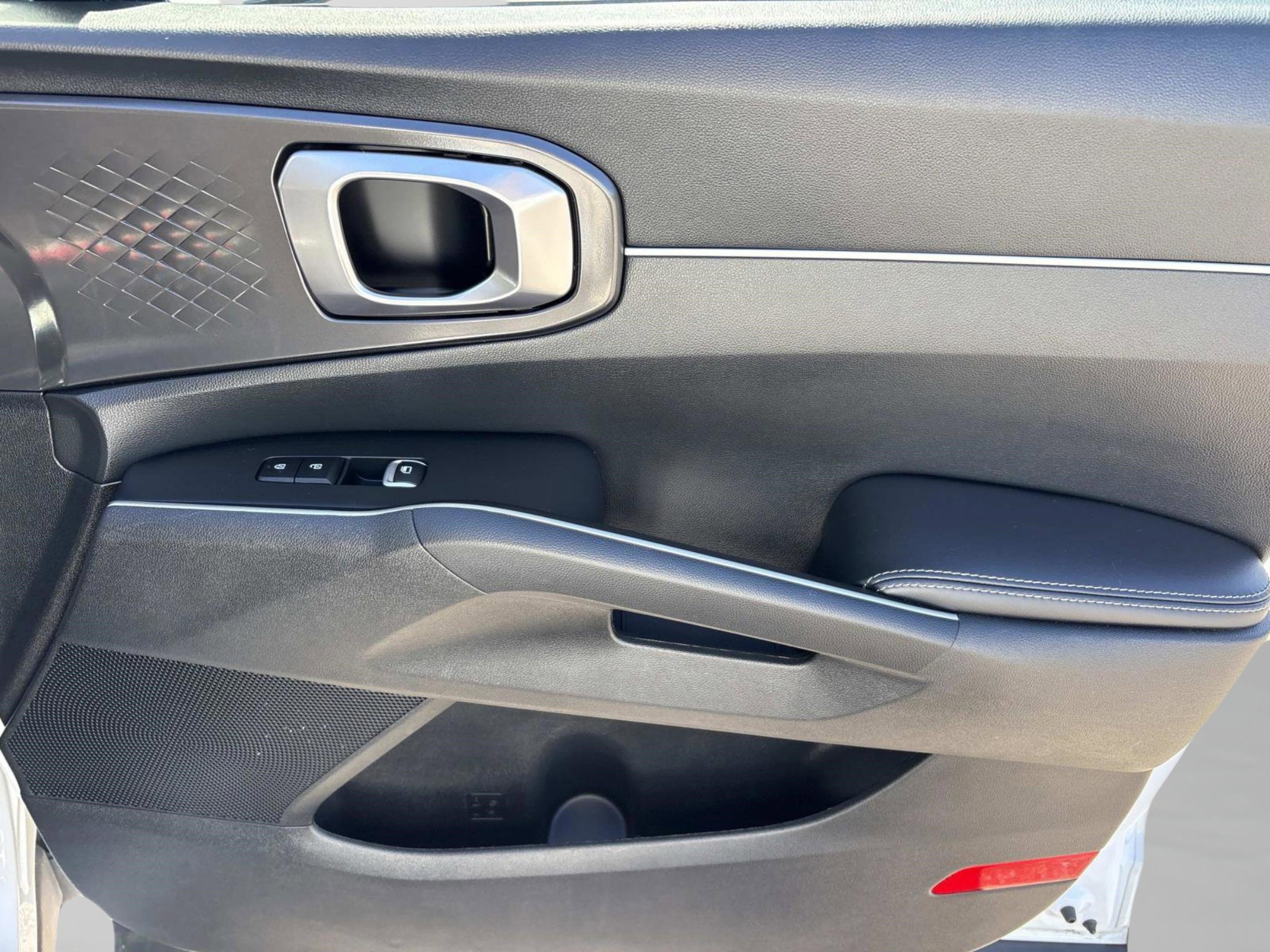 Used 2021 Kia Sorento S image 21