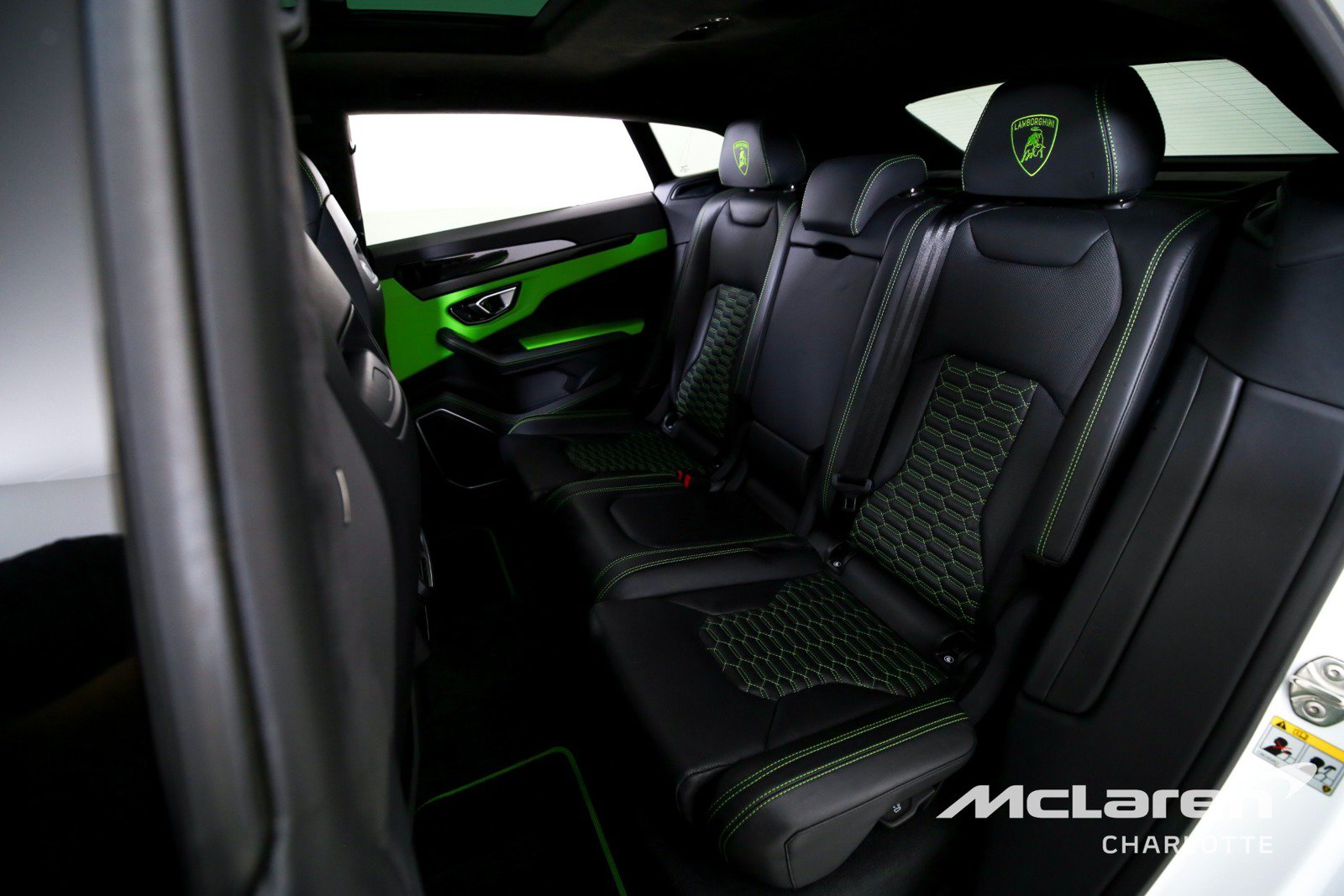 Used 2022 Lamborghini Urus AWD/4WD image 17