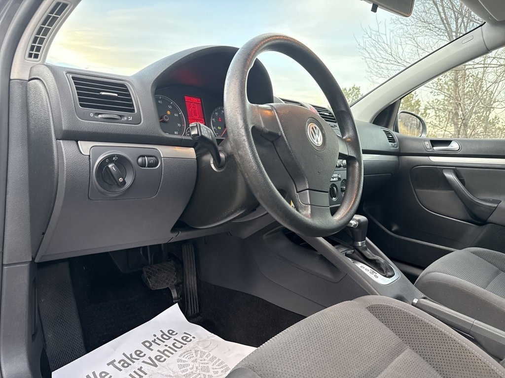 Used 2008 Volkswagen Rabbit S image 12