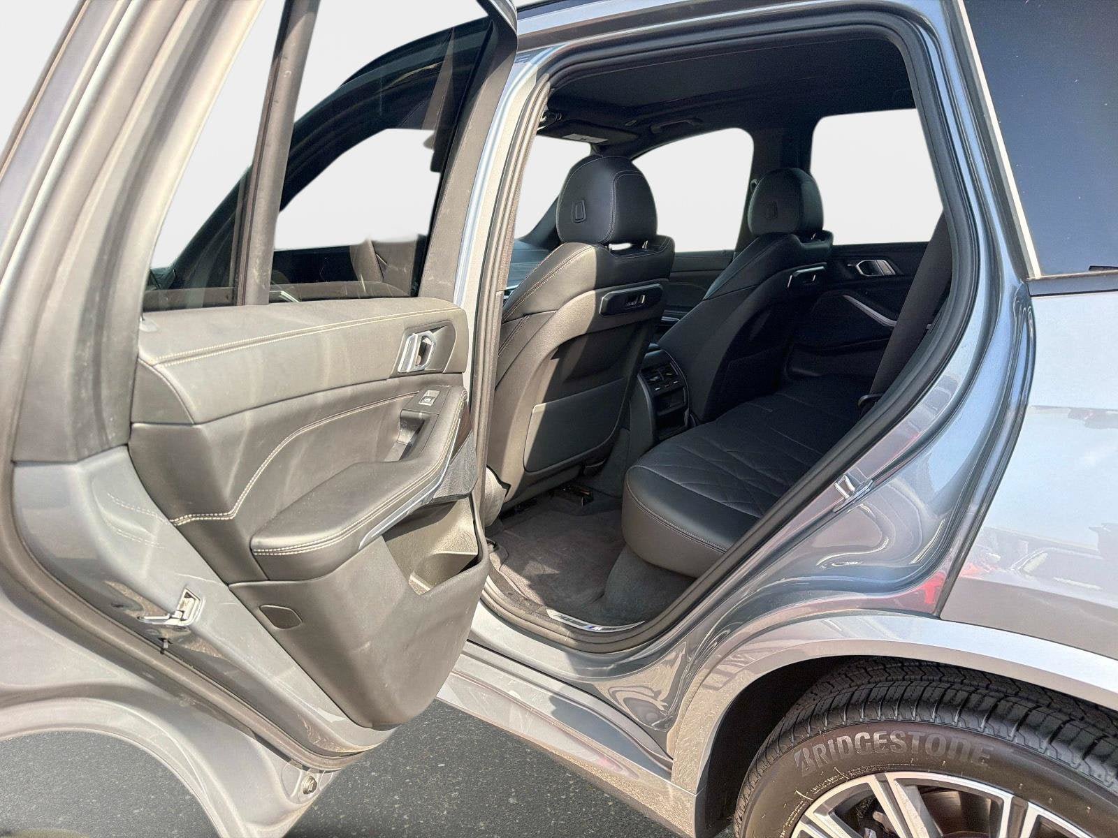 Used 2024 BMW X5 sDrive40i w/ M Sport Package RWD image 13