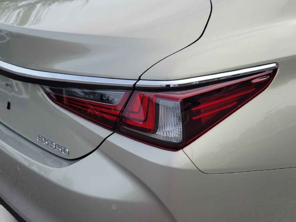 Used 2024 Lexus ES 350 w/ Premium Package FWD image 33