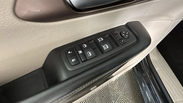Used 2022 Chrysler Voyager LX FWD image 10