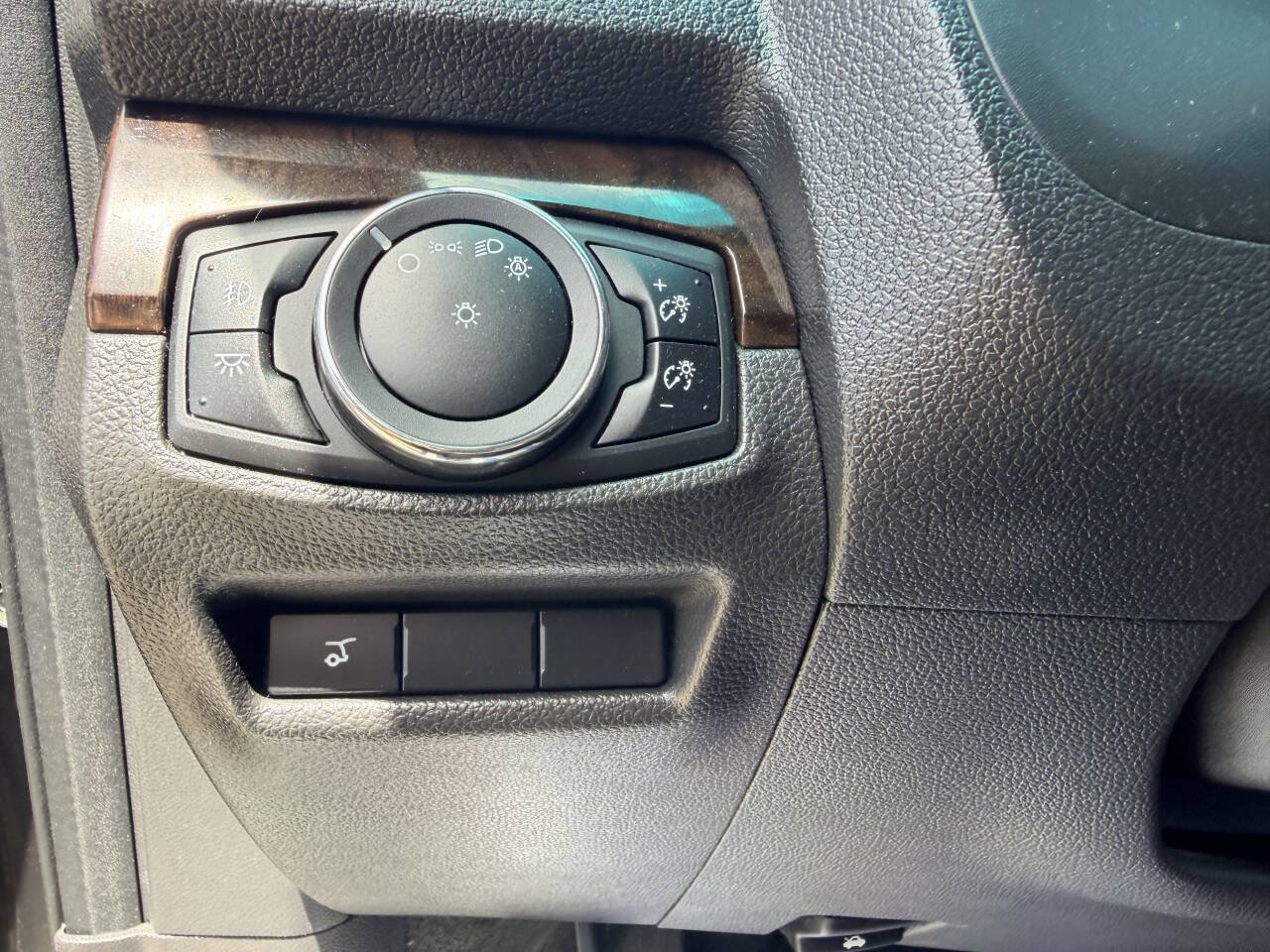 Used 2015 Ford Explorer Limited w/ Equipment Group 301A FWD image 13