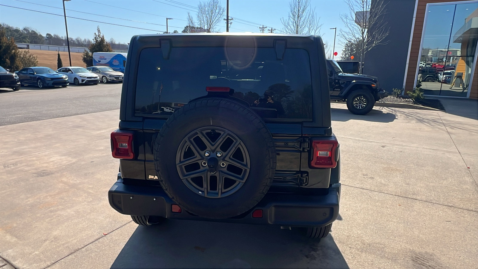 Certified 2025 Jeep Wrangler Sport S image 9