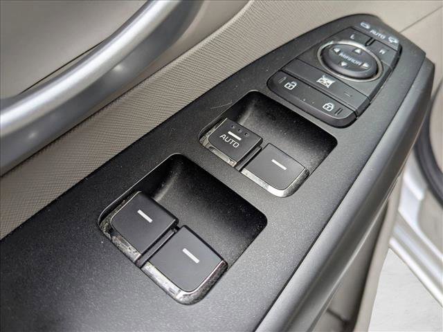 Used 2016 Kia Sedona LX w/ LX Convenience Package image 10