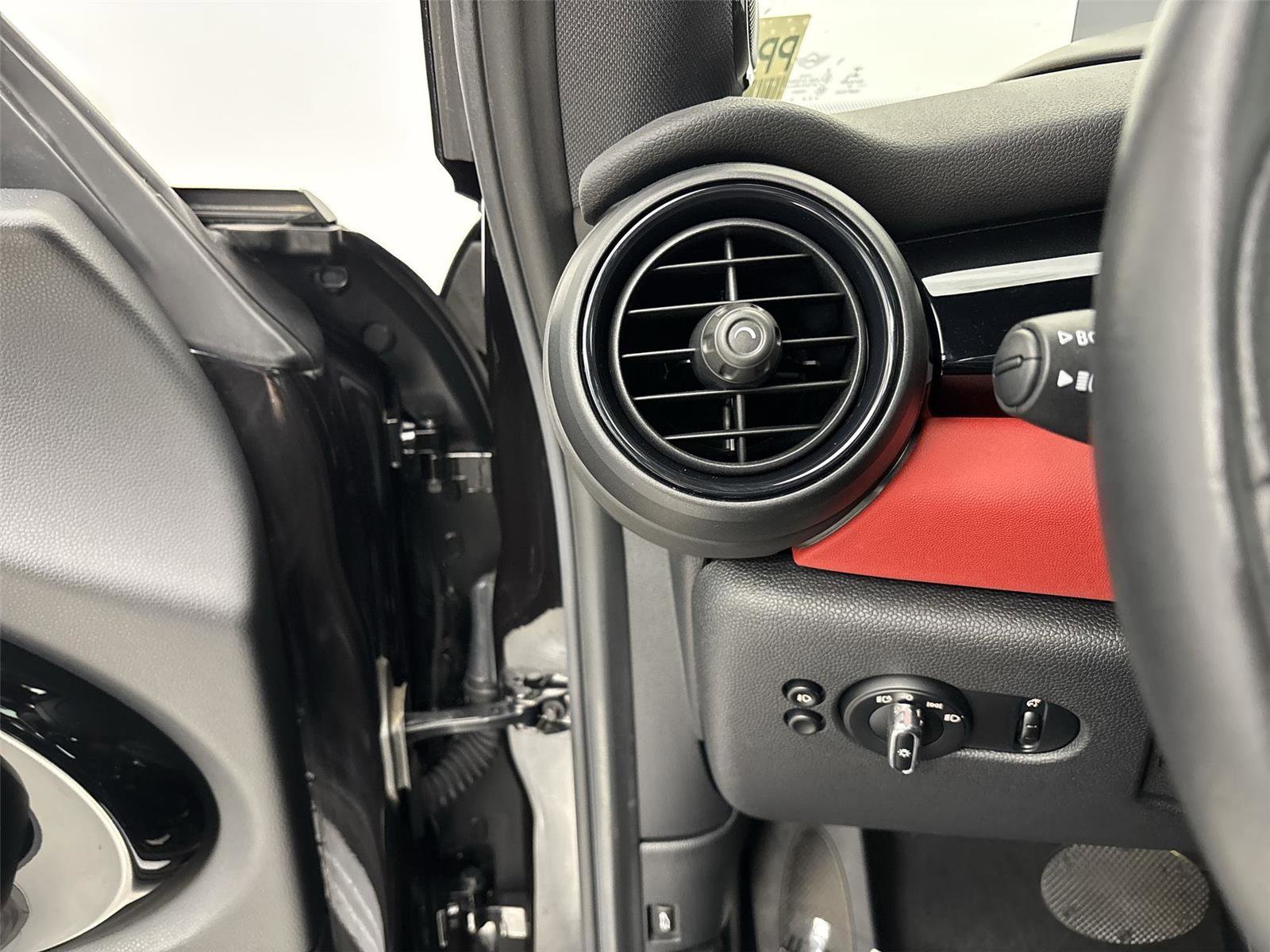 Used 2019 MINI Cooper S w/ Driver Assistance Package image 31