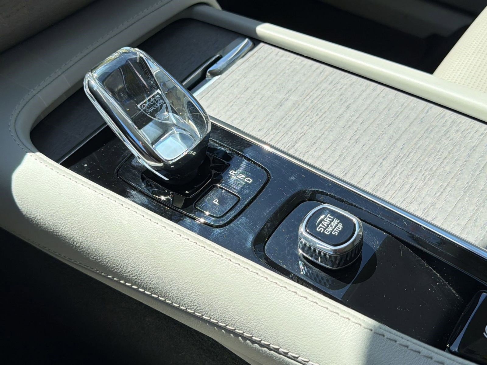 Certified 2023 Volvo XC90 B6 Ultimate w/ Protection Package Premier image 18