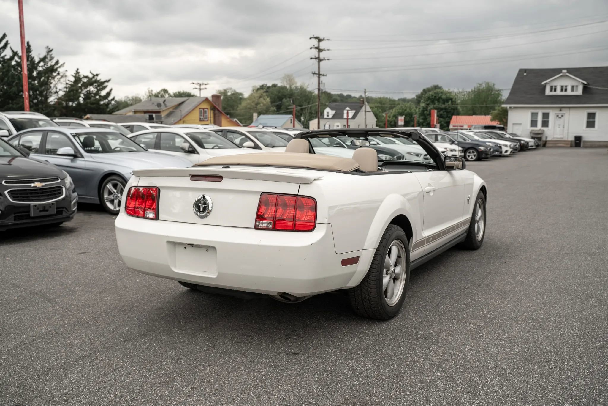 Used 2009 Ford Mustang Convertible RWD image 3