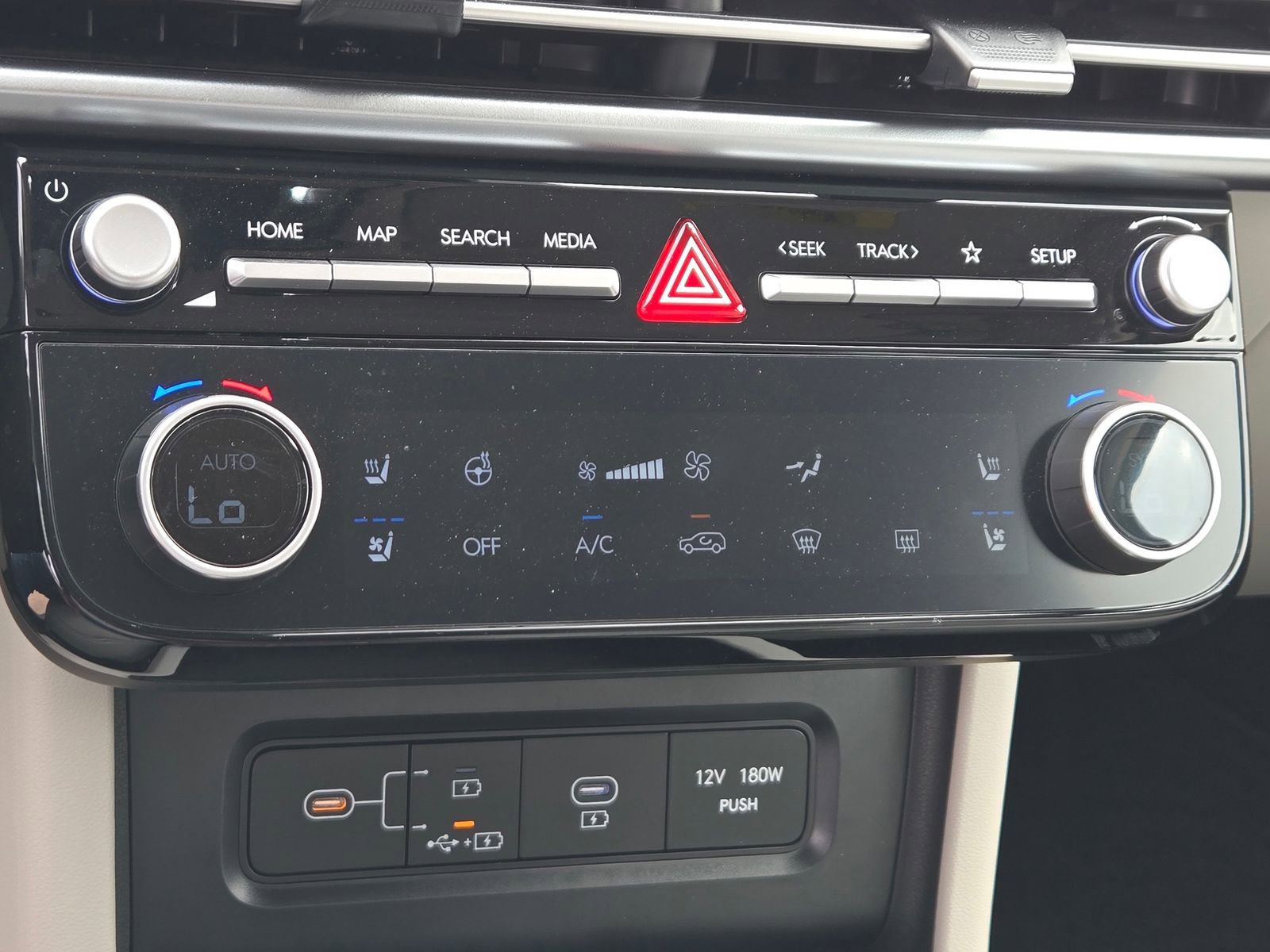 Certified 2025 Hyundai Tucson Limited image 17