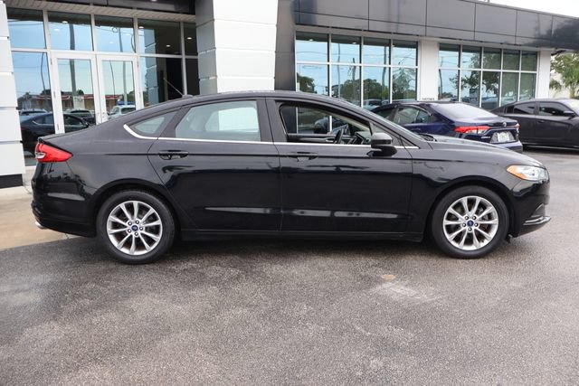 Used 2017 Ford Fusion SE FWD image 10
