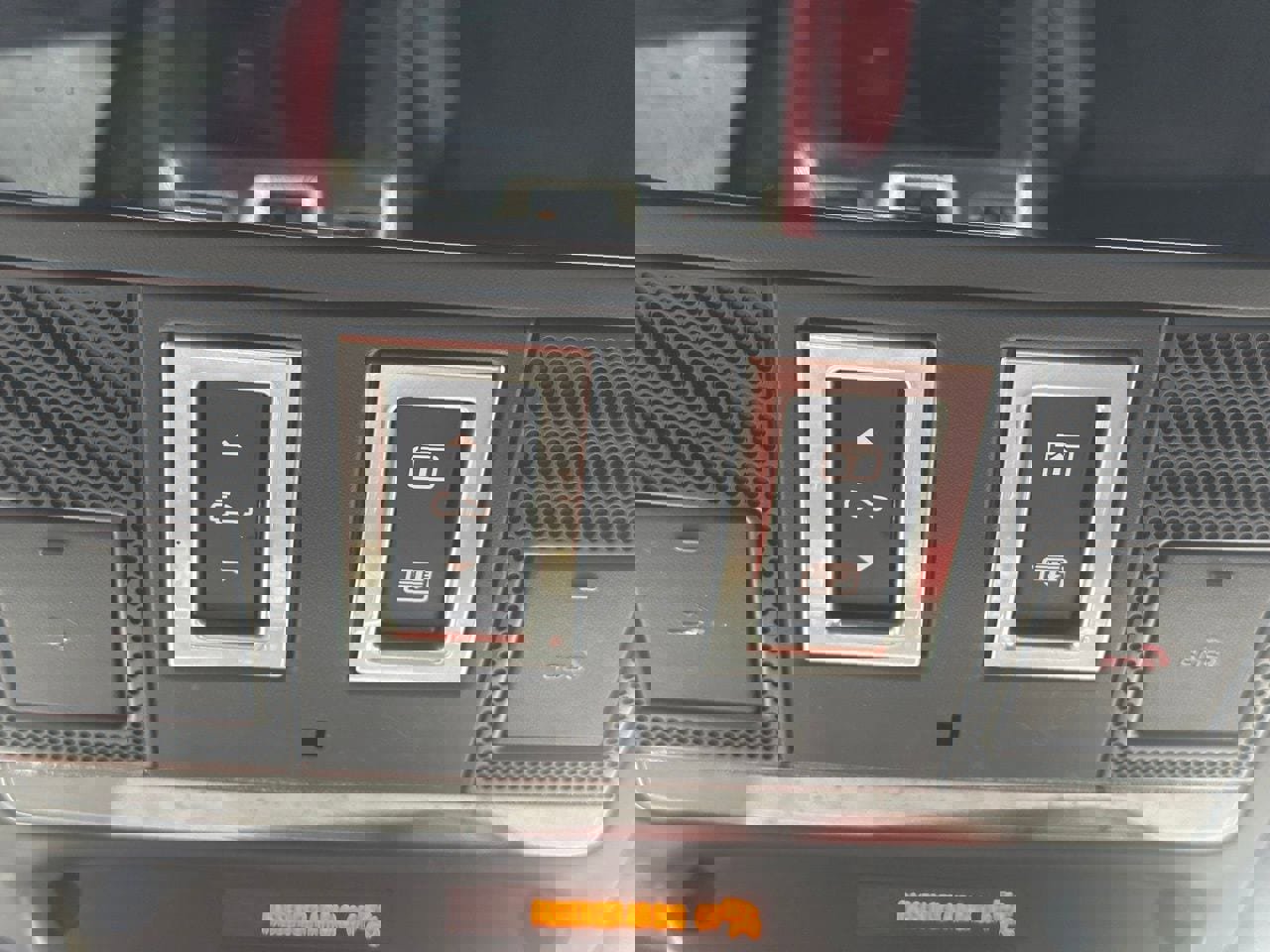 Used 2021 Jaguar F-PACE SVR image 36