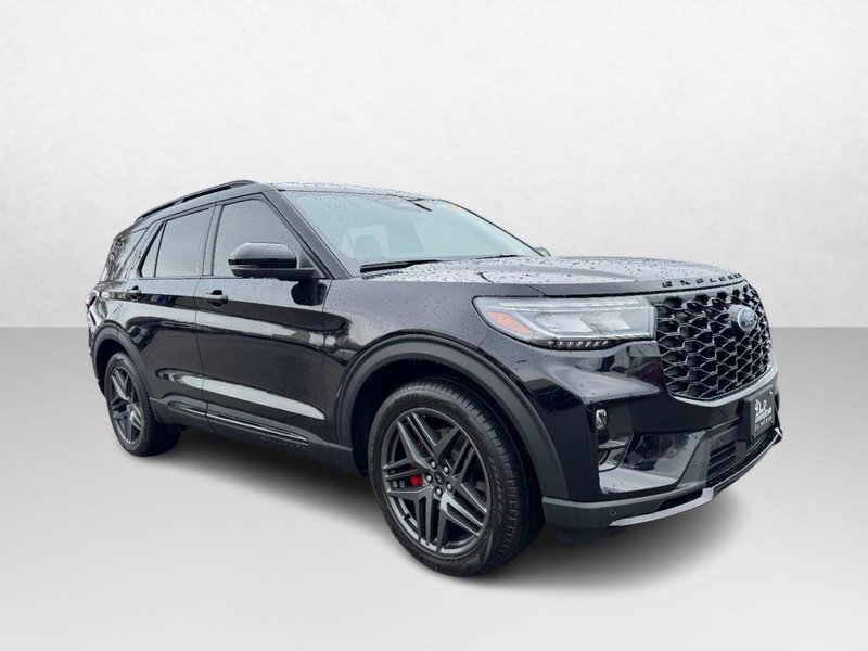 Used 2025 Ford Explorer ST image 3
