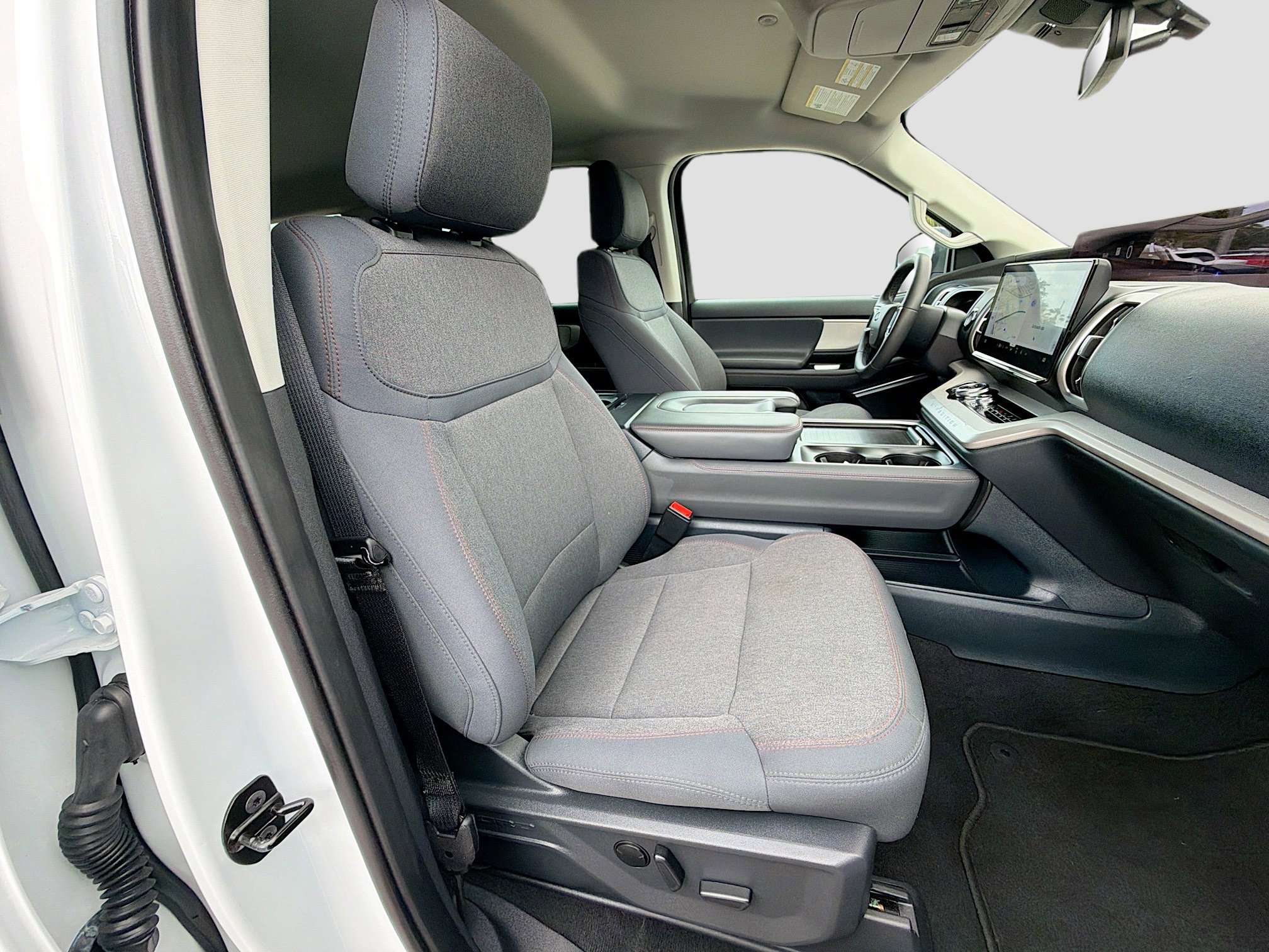 Used 2025 Ford Expedition Active image 16