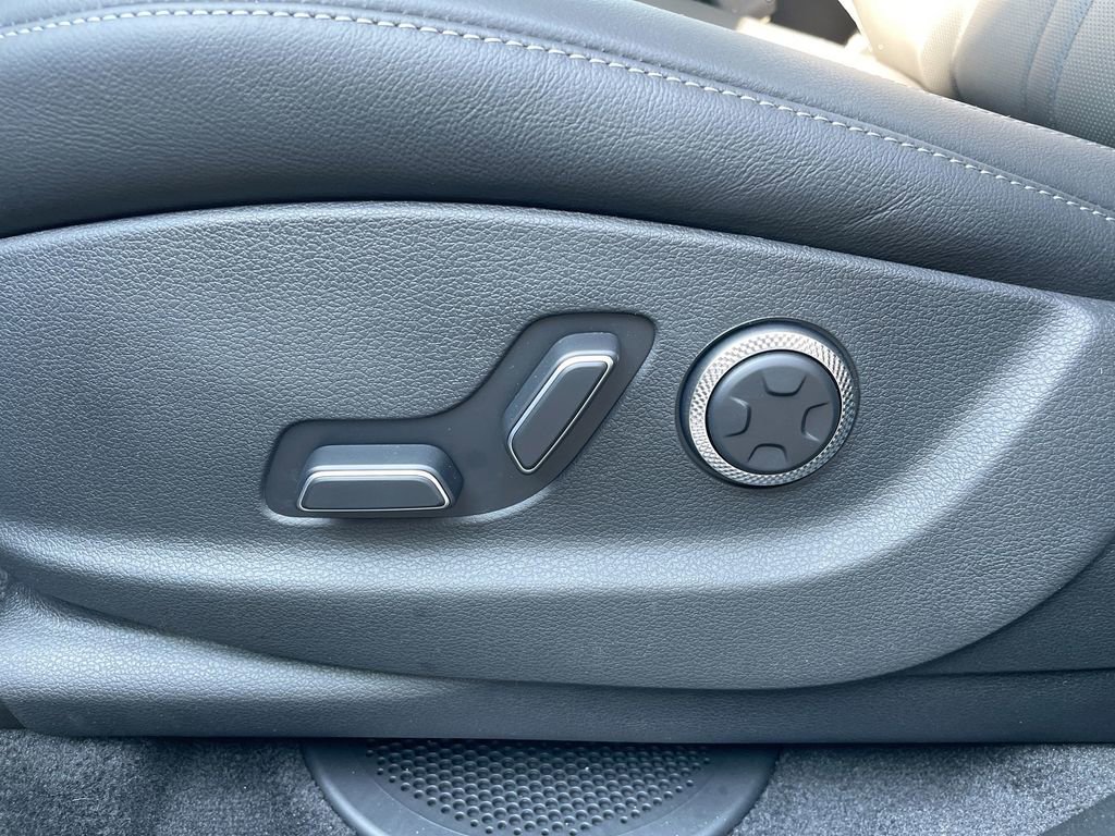 Used 2025 Genesis GV80 2.5T Advanced image 40