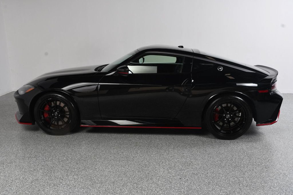 Used 2025 Nissan Z NISMO w/ Floor Mat Package RWD image 4