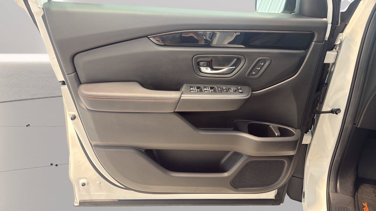 Used 2025 Honda Pilot TrailSport image 22