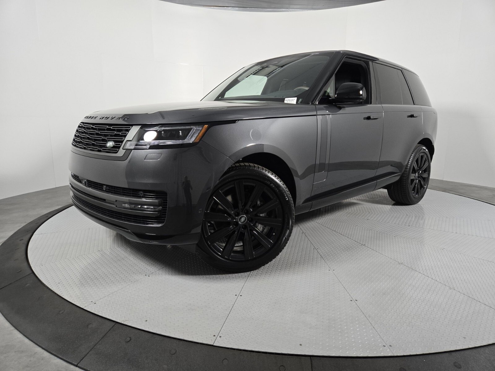 New 2025 Land Rover Range Rover SE image 1