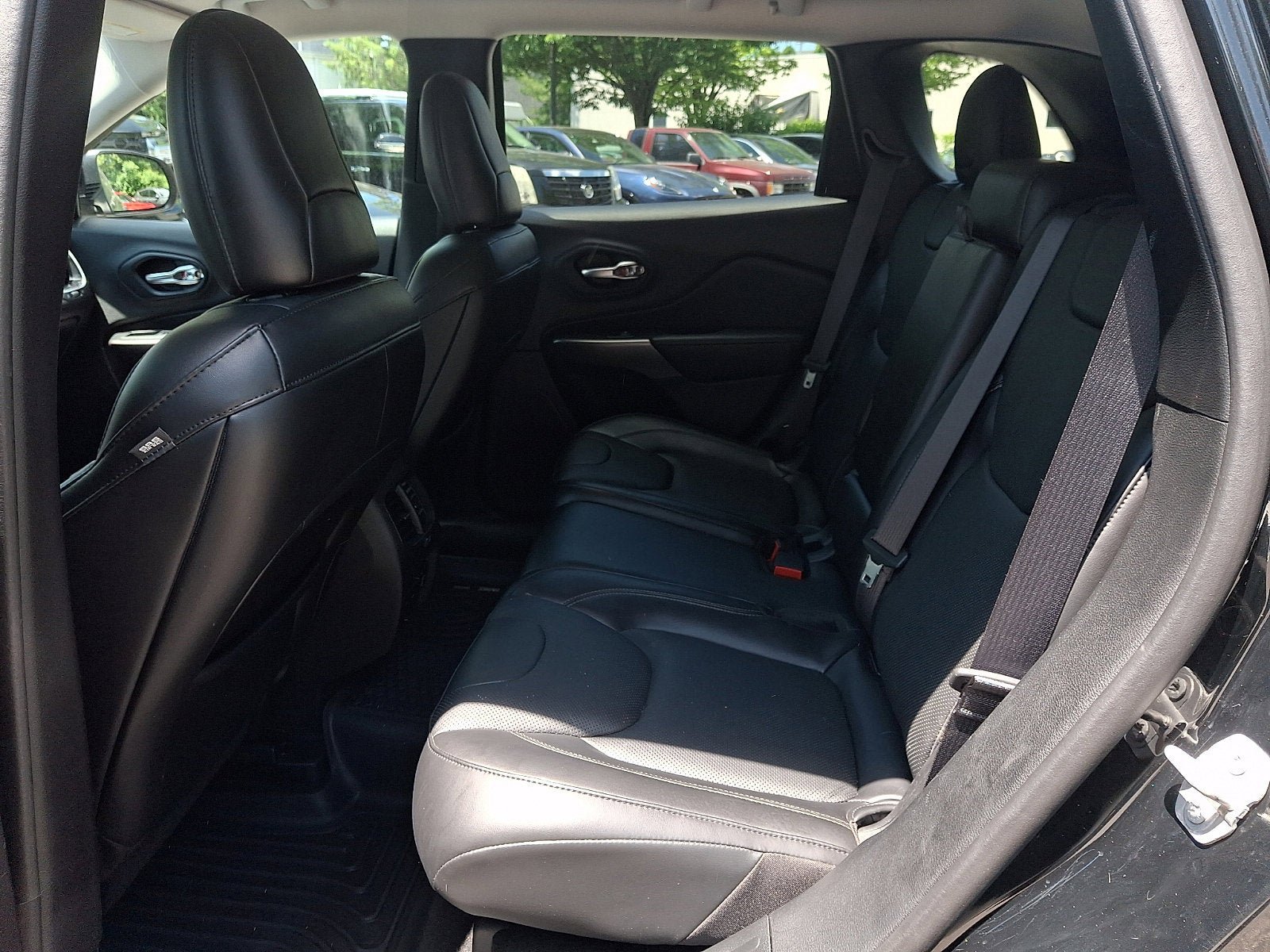 Used 2020 Jeep Cherokee Limited w/ Luxury Group AWD/4WD image 10