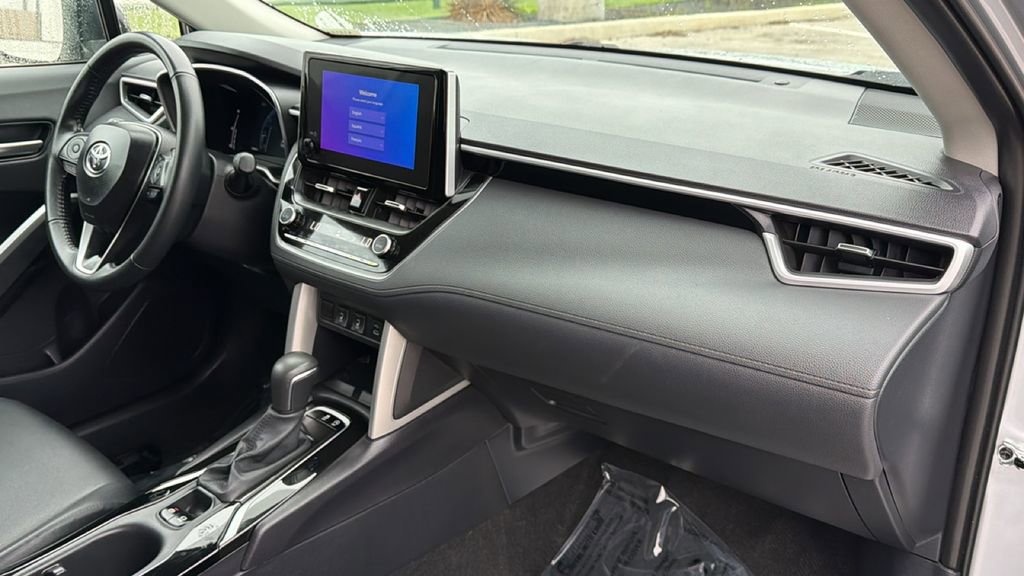 Used 2025 Toyota Corolla Cross XLE FWD image 41