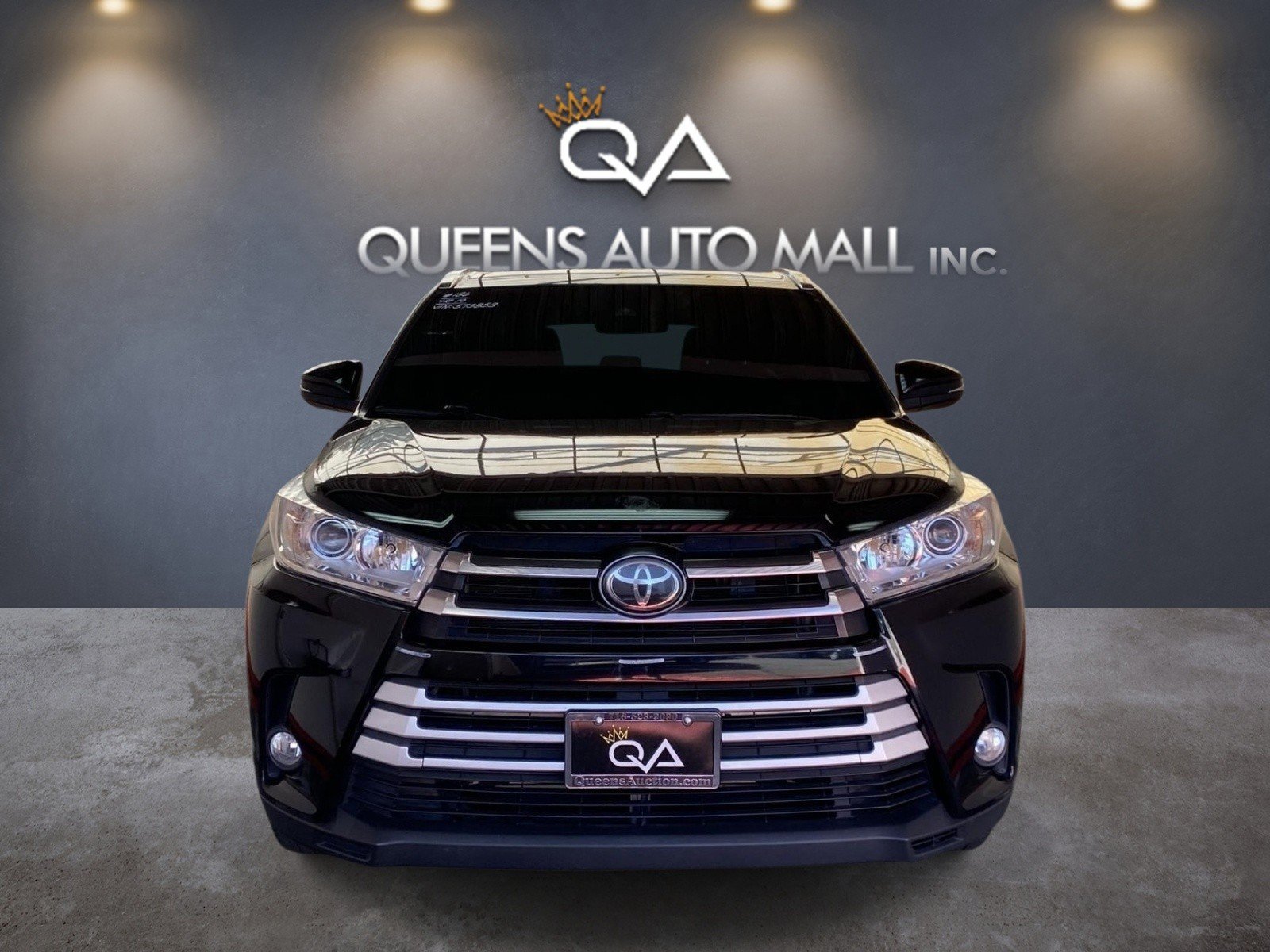 Used 2019 Toyota Highlander XLE AWD/4WD image 2