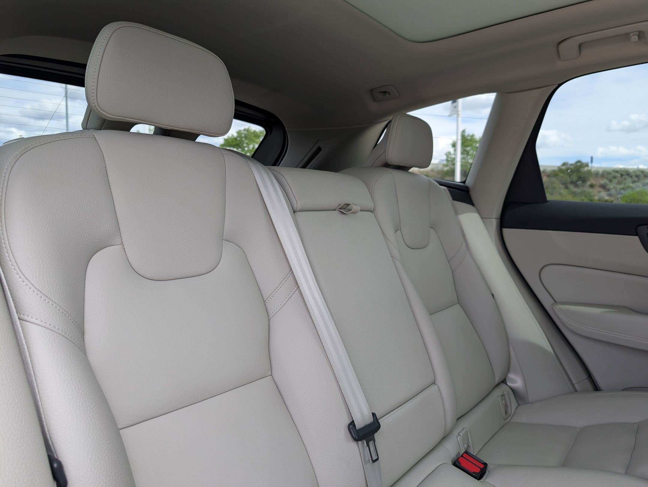 Used 2023 Volvo XC60 B5 Plus AWD/4WD image 29