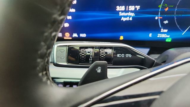 Used 2025 Cadillac Optiq Sport 2 image 43