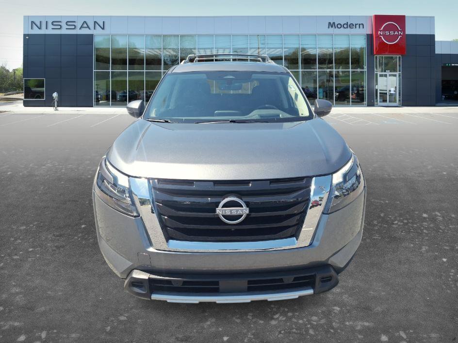 Used 2025 Nissan Pathfinder Platinum w/ Cargo Package FWD image 2