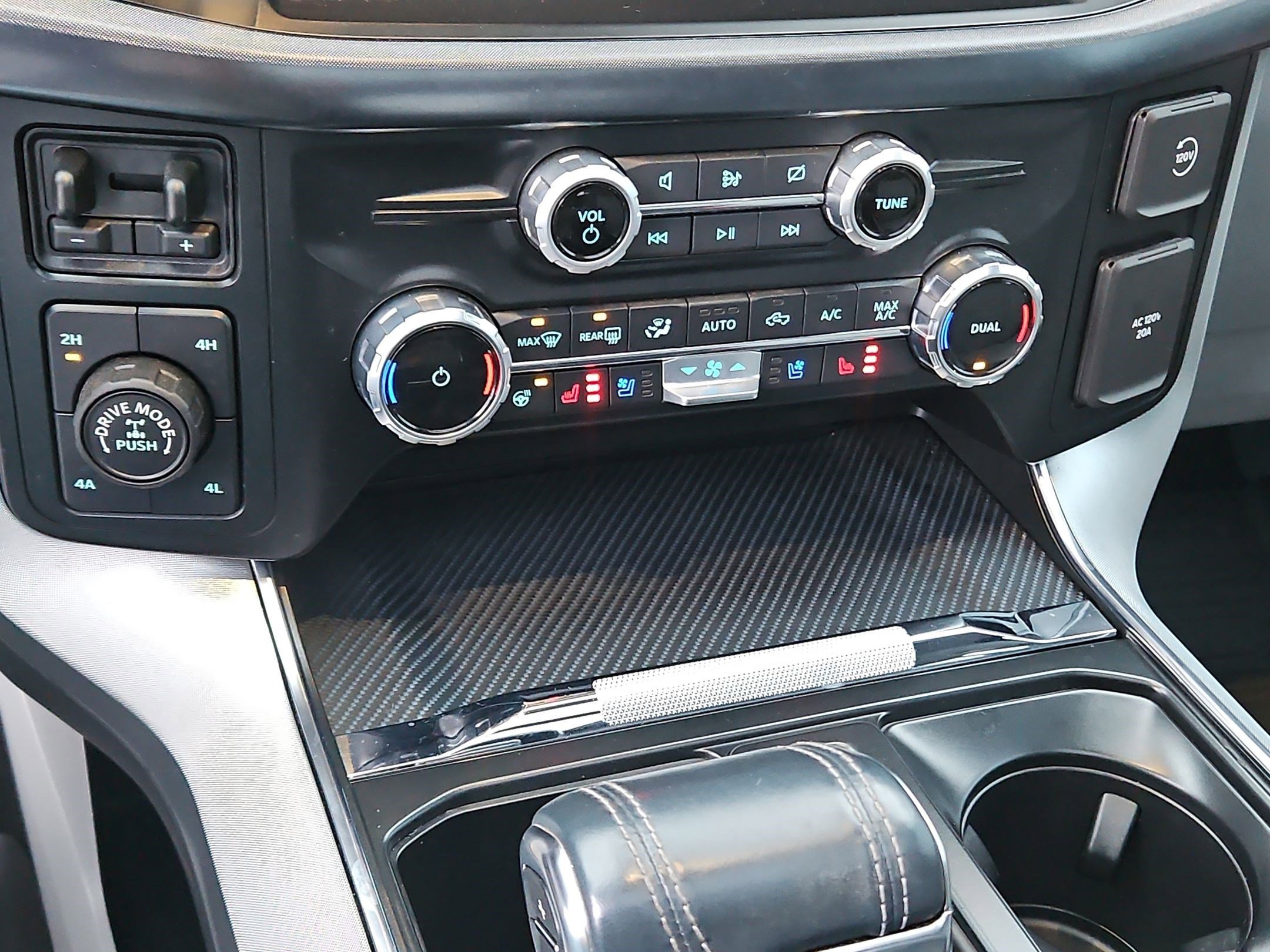 Used 2023 Ford F150 Limited image 29