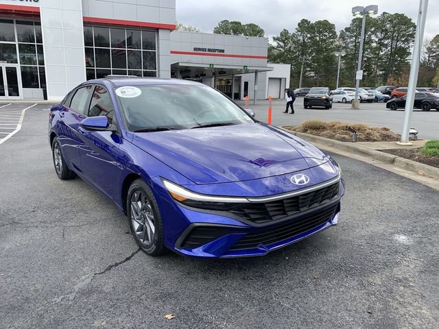 Used 2024 Hyundai Elantra SEL image 2