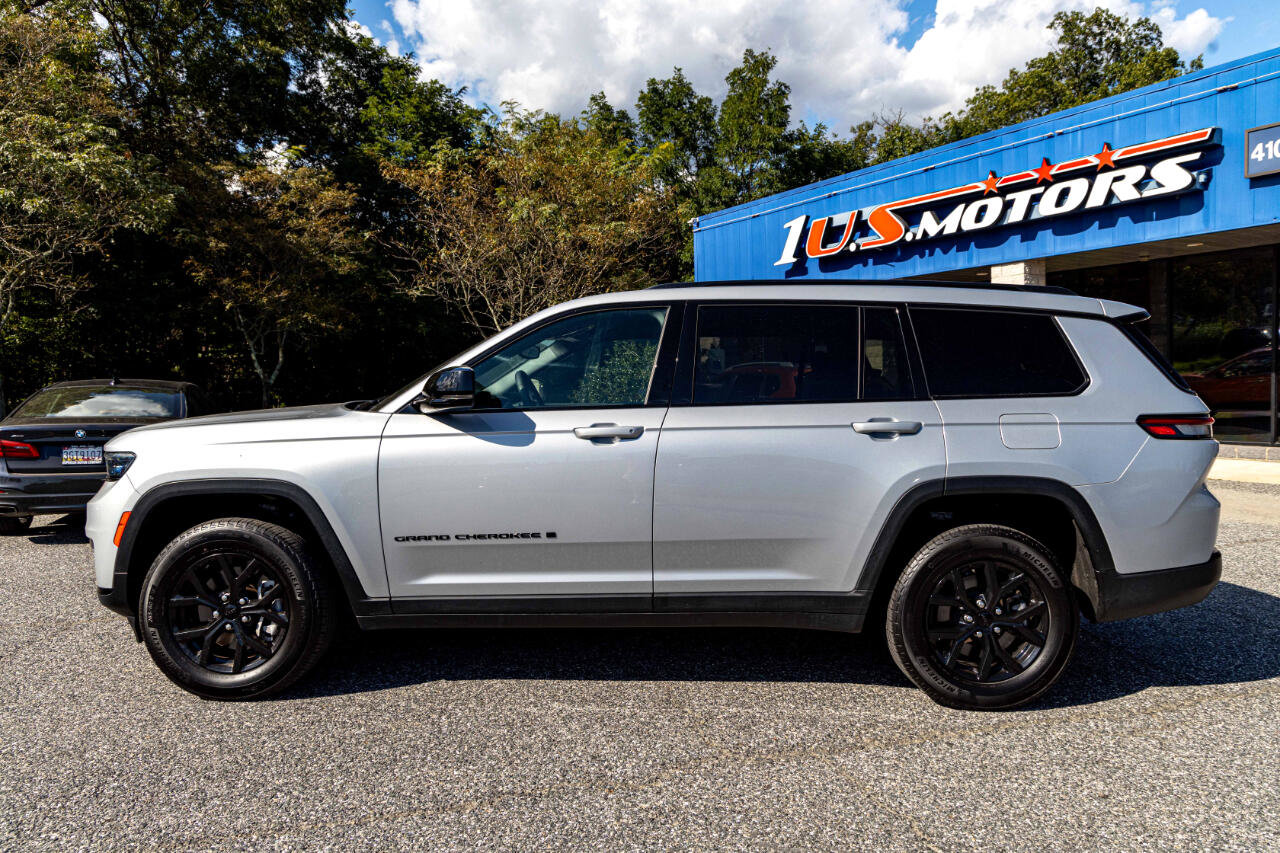 Used 2024 Jeep Grand Cherokee L Laredo image 3