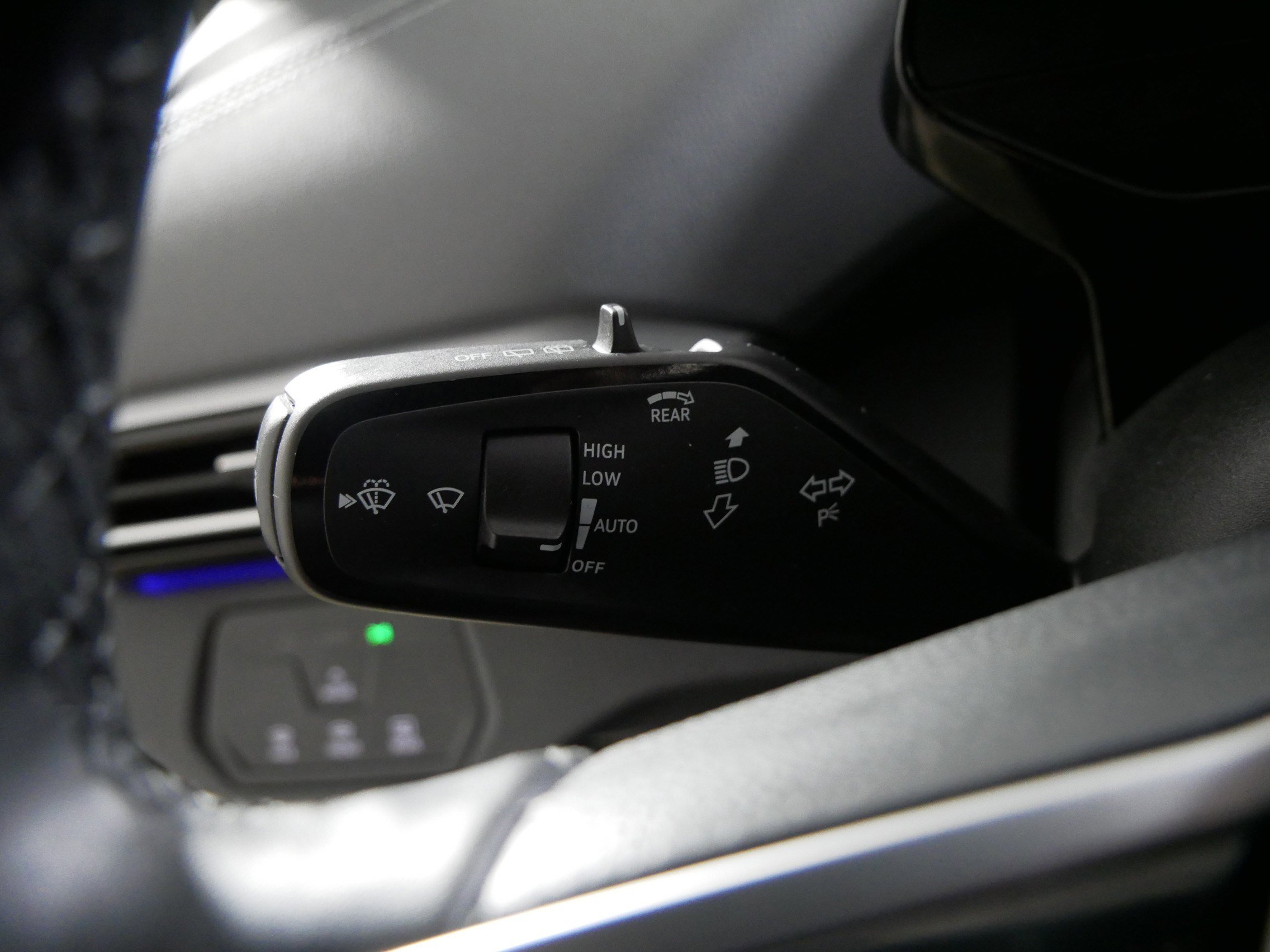 Used 2024 Volkswagen ID.4 Pro image 31