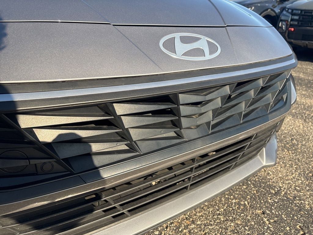 Certified 2025 Hyundai Elantra SEL w/ Cargo Package FWD image 5