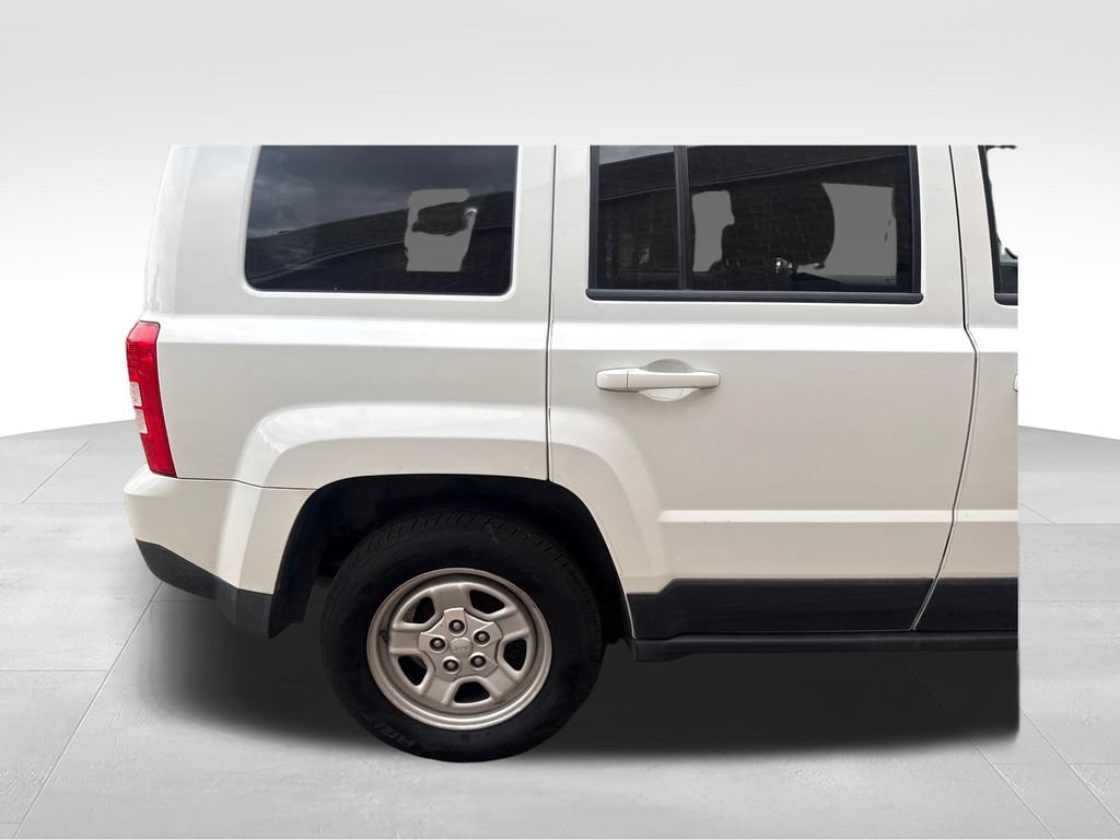 Used 2015 Jeep Patriot Sport w/ Power Value Group FWD image 31