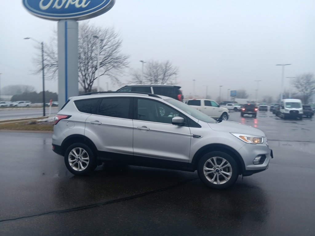 Used 2018 Ford Escape SE image 3
