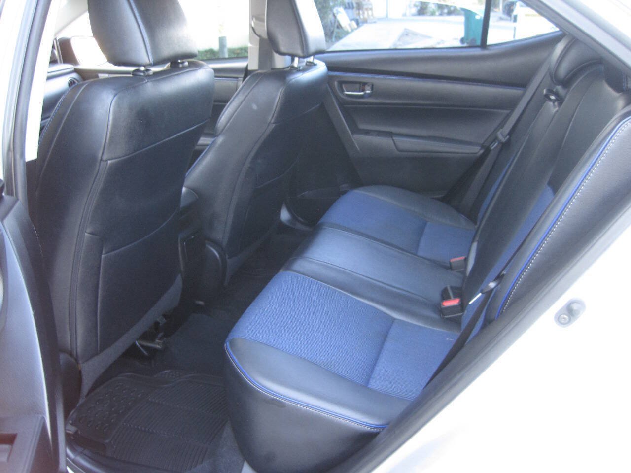 Used 2017 Toyota Corolla SE FWD image 23