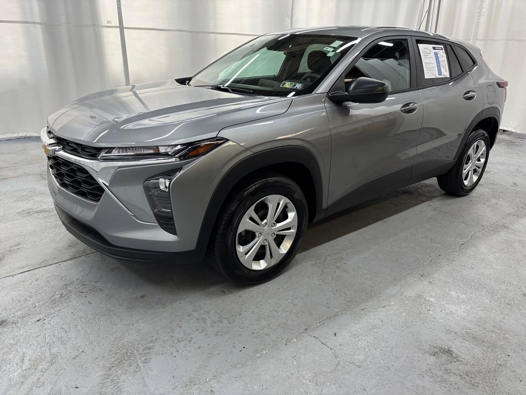 Certified 2025 Chevrolet Trax LS w/ Driver Confidence Package